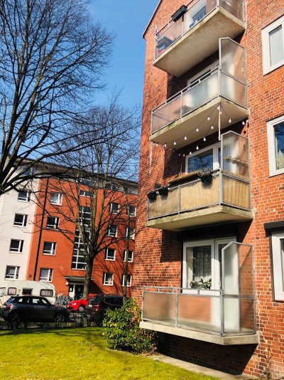 Klassische Zwei-Zimmer-Wohnung mit Balkon im beliebten Barmbek-Süd